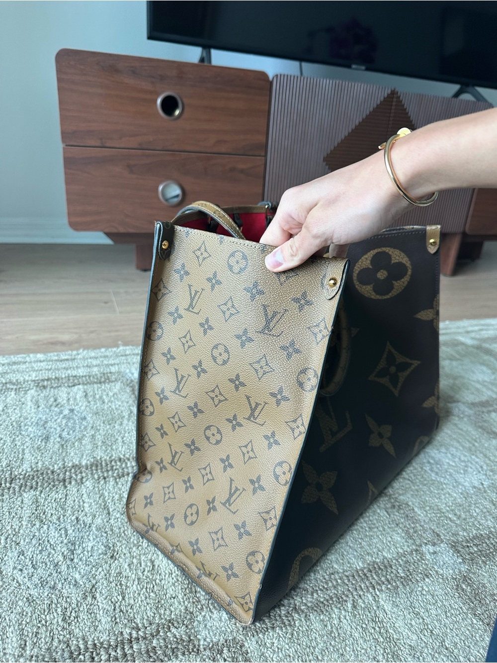 Louis Vuitton Large on the go Bag - Picture 2 of 4